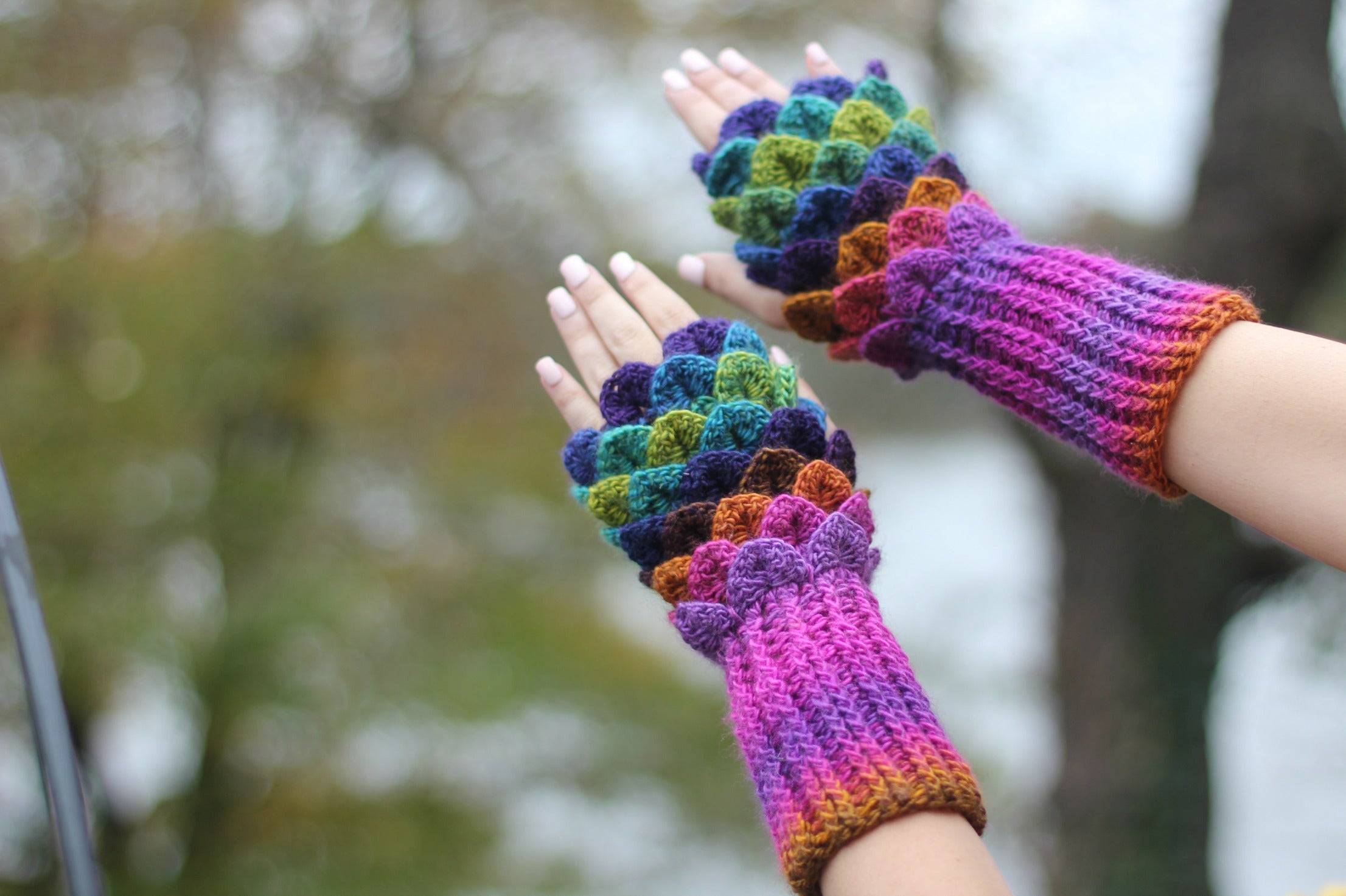 Crocodile Stitch Khaleesi Fingerless Gloves - Bonita Patterns