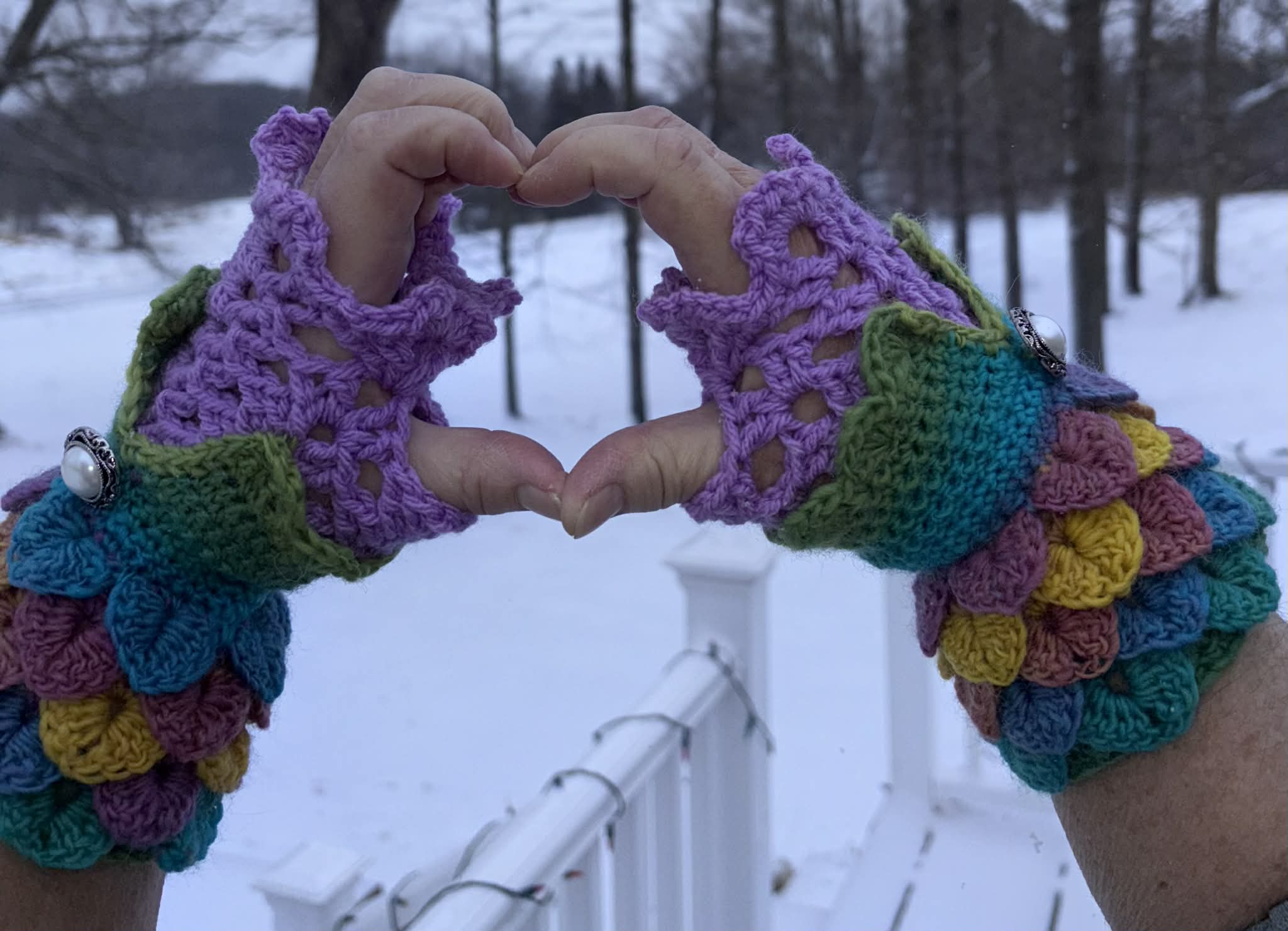 Crocodile Stitch Lacy Fingerless Gloves - Bonita Patterns