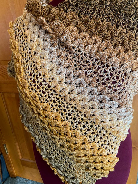 THE CROCODILE WING STYLE SHAWL